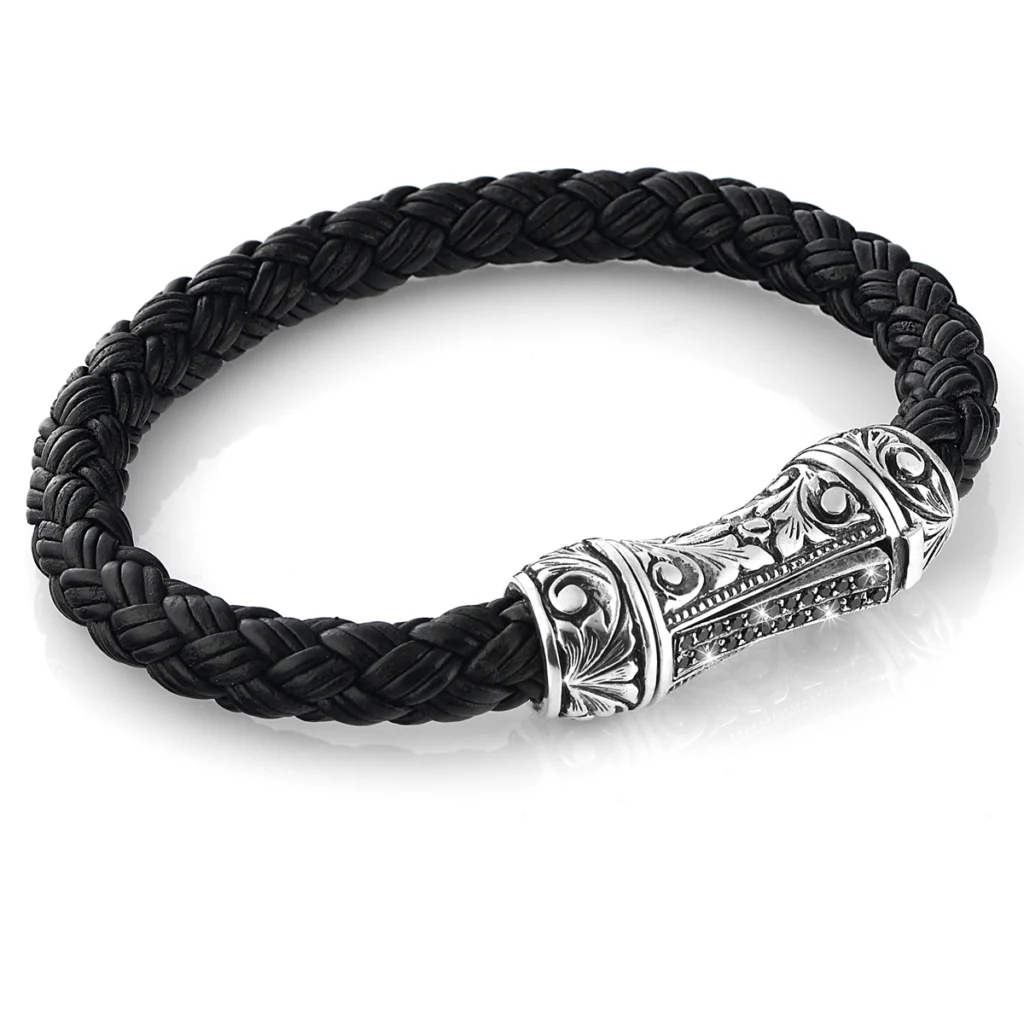 Mavi kadranlı şık bir saat