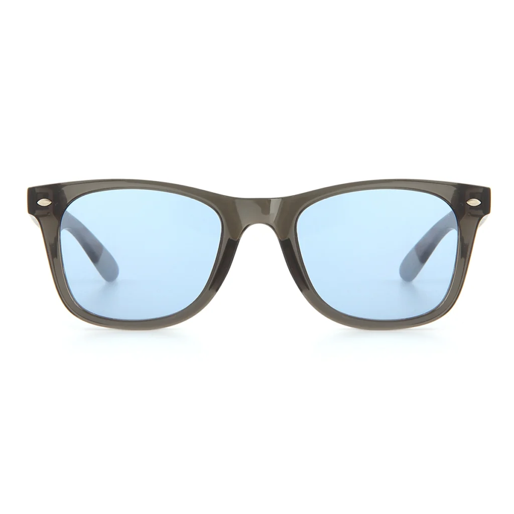 Mavi kadranlı şık bir saat