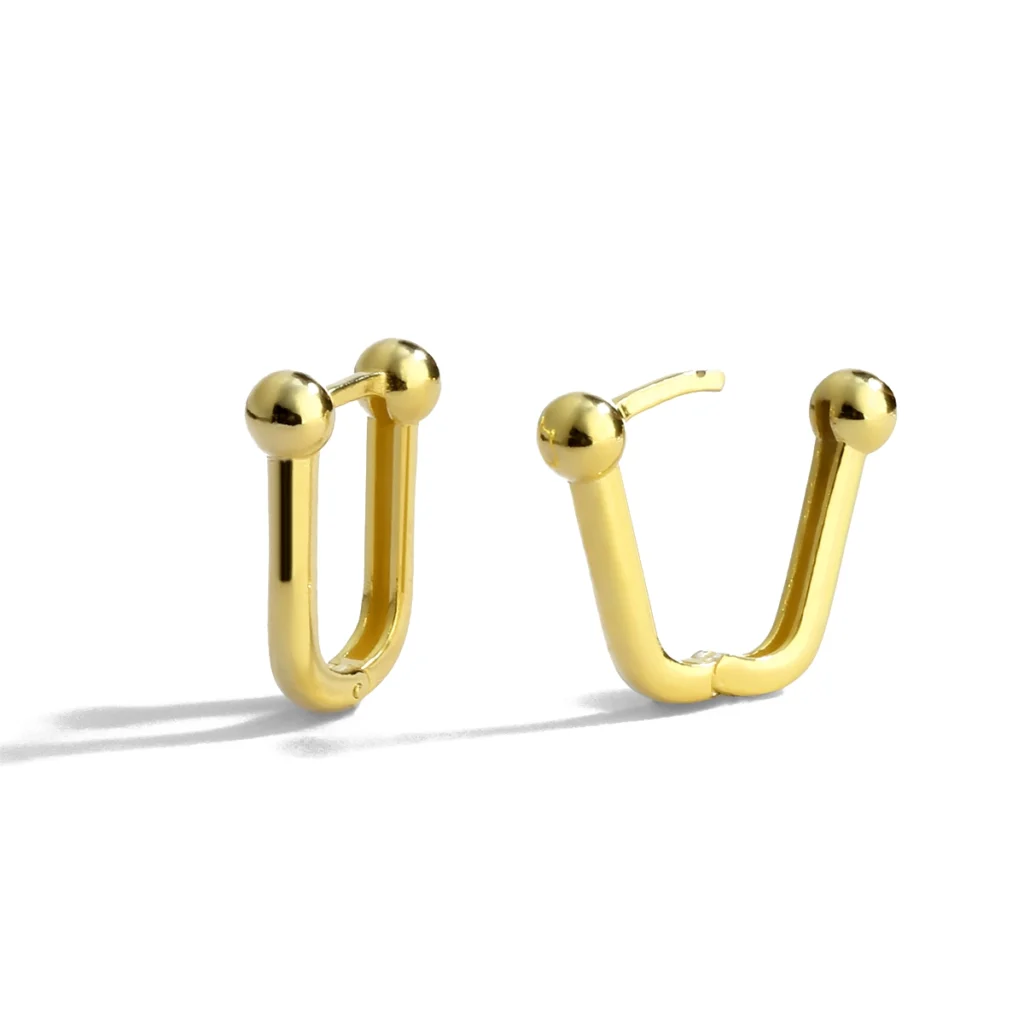 Mavi kadranlı şık bir saat