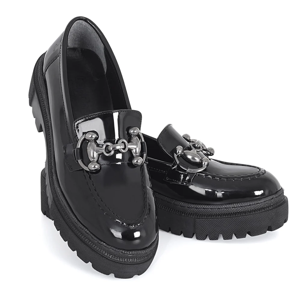 Mavi kadranlı şık bir saat